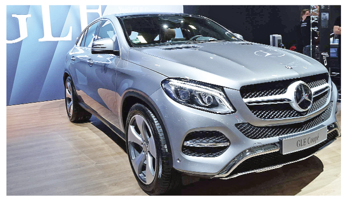 Örtülerini İstanbul'da açtılar